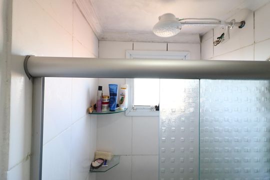 Banheiro de apartamento para alugar com 2 quartos, 49m² em Bussocaba, Osasco
