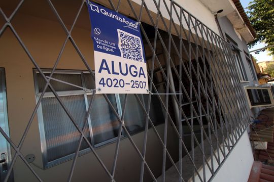 Placa de casa para alugar com 1 quarto, 50m² em Rocha Miranda, Rio de Janeiro