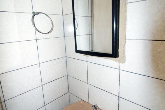 Banheiro de casa para alugar com 1 quarto, 50m² em Rocha Miranda, Rio de Janeiro