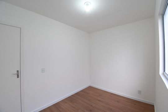 Quarto 1 de apartamento para alugar com 2 quartos, 39m² em Lamenha Grande, Curitiba