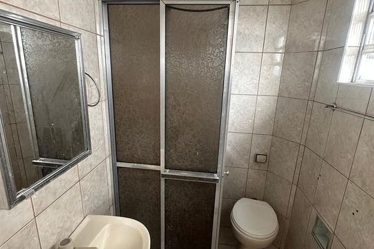 Banheiro de apartamento para alugar com 1 quarto, 29m² em Centro, São Vicente