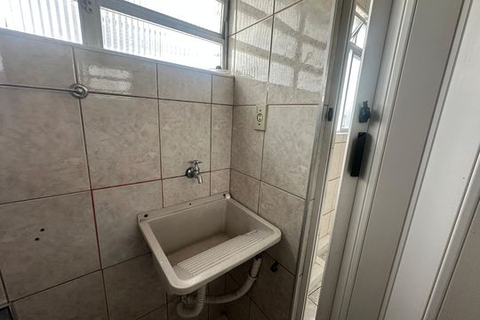 Banheiro de apartamento para alugar com 1 quarto, 29m² em Centro, São Vicente