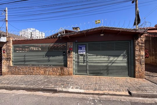 Fachada de casa à venda com 3 quartos, 171m² em Jardim Santa Cecilia, Guarulhos