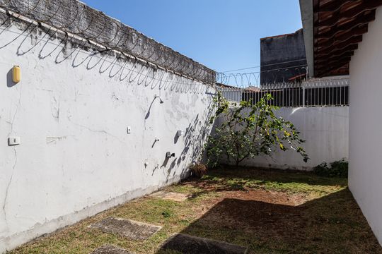 Quintal de casa à venda com 3 quartos, 171m² em Jardim Santa Cecilia, Guarulhos