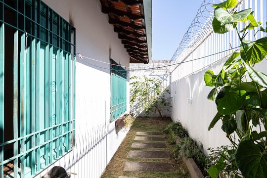 Corredor  de casa à venda com 3 quartos, 171m² em Jardim Santa Cecilia, Guarulhos