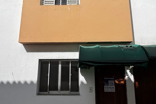Fachada de casa à venda com 2 quartos, 45m² em Vila João Ramalho, Santo André