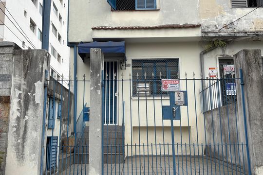 Fachada de casa à venda com 2 quartos, 100m² em Chácara Inglesa, São Paulo