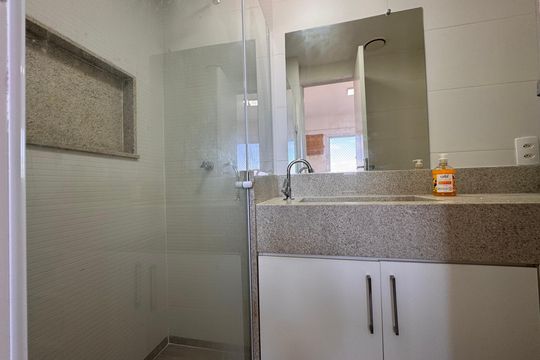 Suíte - Banheiro de apartamento para alugar com 2 quartos, 50m² em Recreio dos Bandeirantes, Rio de Janeiro
