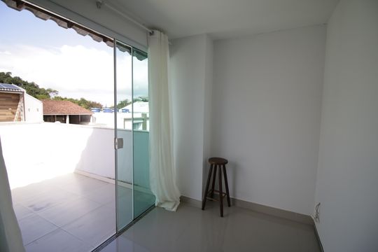 Hall de casa à venda com 5 quartos, 170m² em Taquara, Rio de Janeiro