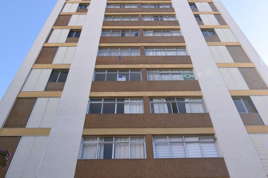 Placa de apartamento para alugar com 3 quartos, 125m² em Centro Cívico, Curitiba
