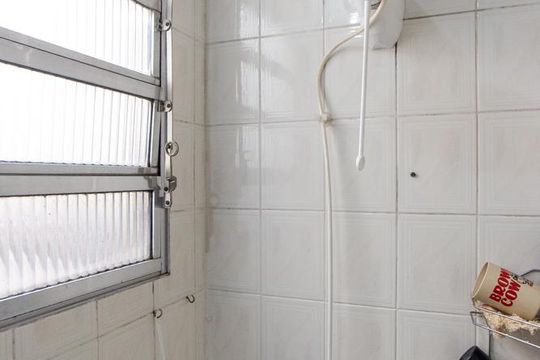 Banheiro de casa de condomínio para alugar com 2 quartos, 72m² em Vila Isolina Mazzei, São Paulo