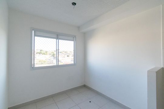 Sala  de apartamento para alugar com 1 quarto, 28m² em Jardim Itacolomi, São Paulo