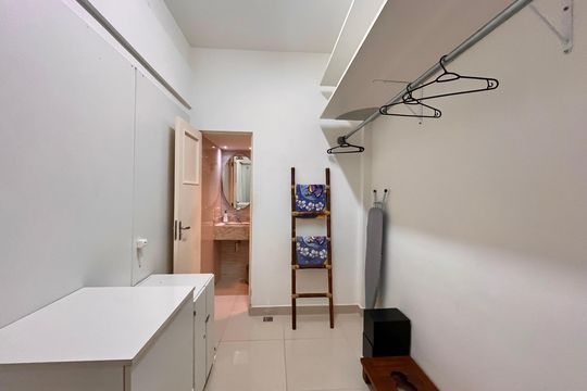 Closet da suíte de apartamento para alugar com 2 quartos, 79m² em Ipanema, Rio de Janeiro
