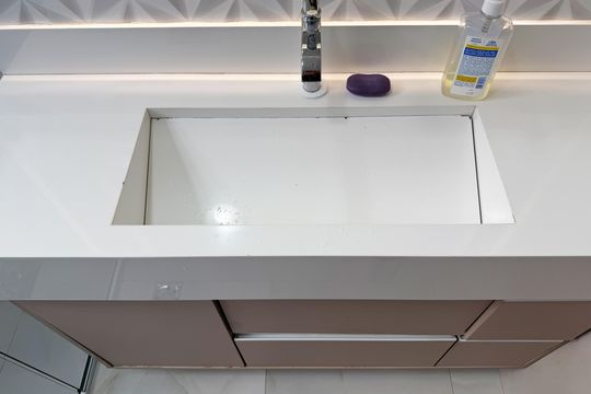 Banheiro de apartamento para alugar com 2 quartos, 70m² em Gonzaga, Santos