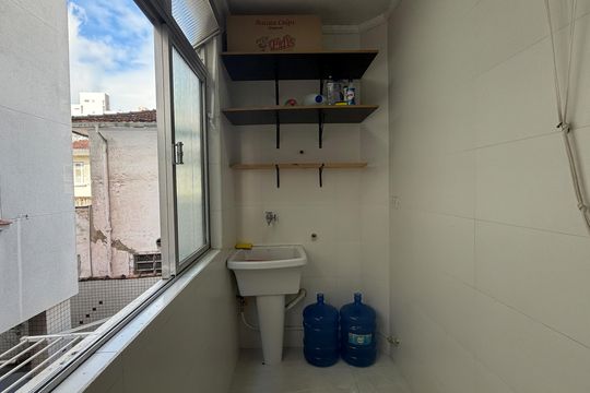 Cozinha e Área de Serviço de apartamento para alugar com 2 quartos, 70m² em Gonzaga, Santos