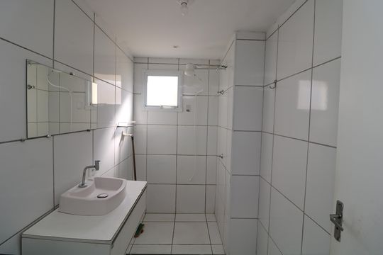 Banheiro de apartamento para alugar com 2 quartos, 50m² em Parque Boa Esperança, São Paulo