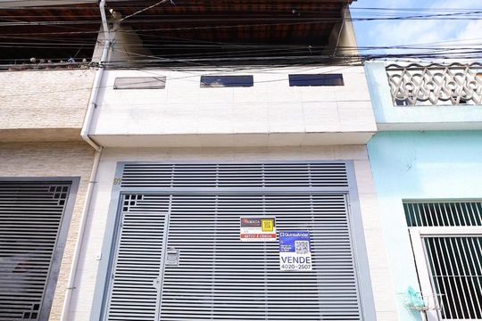 Fachada de casa à venda com 3 quartos, 150m² em Jardim Lisboa, São Paulo