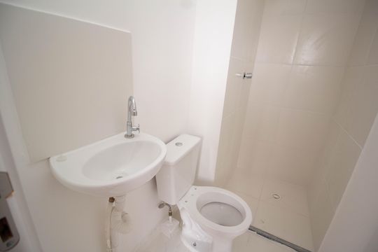Banheiro de kitnet/studio à venda com 1 quarto, 17m² em Chácara Inglesa, São Paulo
