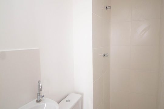 Banheiro de kitnet/studio à venda com 1 quarto, 17m² em Chácara Inglesa, São Paulo