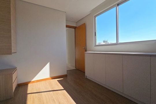 Suíte de apartamento para alugar com 2 quartos, 167m² em Sagrada Família, Belo Horizonte