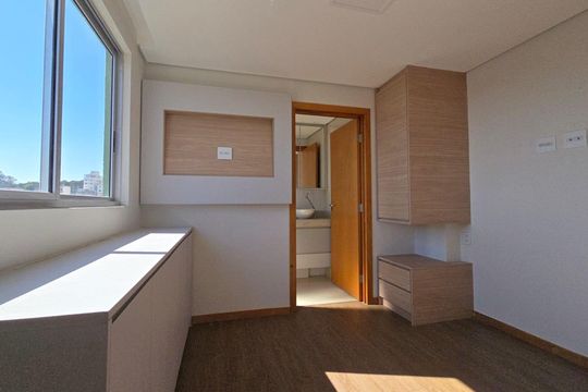 Suíte de apartamento para alugar com 2 quartos, 167m² em Sagrada Família, Belo Horizonte