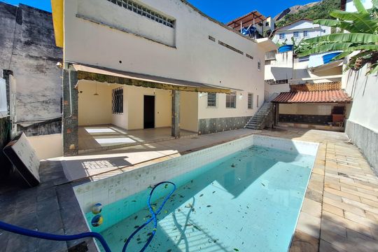 Quintal de casa para alugar com 4 quartos, 150m² em São Francisco, Niterói