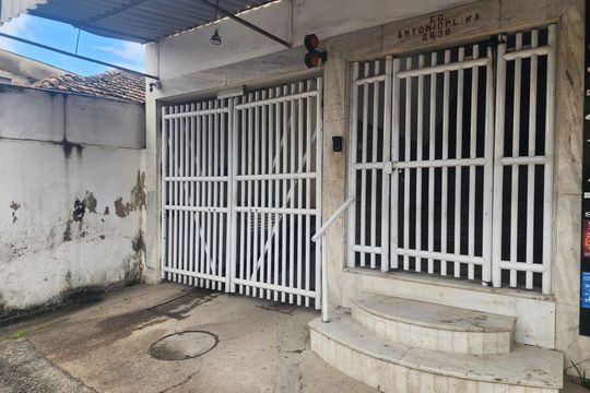 Fachada de apartamento para alugar com 2 quartos, 60m² em Paraíso, São Gonçalo