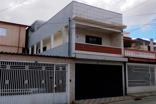Casa para alugar com 2 quartos, 250m² em Jardim Guairaca, São Paulo