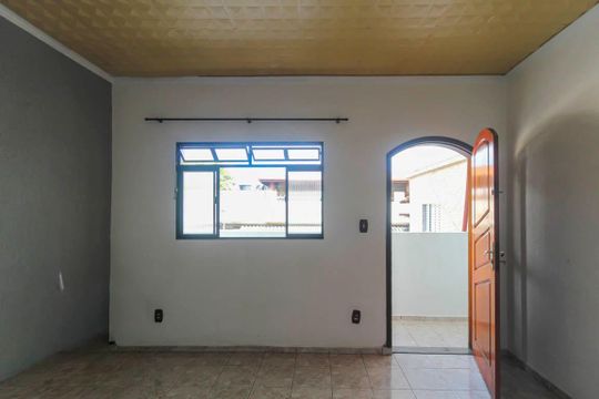 Casa para alugar com 2 quartos, 250m² em Jardim Guairaca, São Paulo