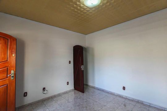 Sala de casa para alugar com 2 quartos, 250m² em Jardim Guairaca, São Paulo