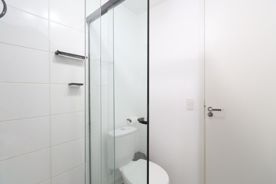 Banheiro de apartamento para alugar com 1 quarto, 28m² em Água Branca, São Paulo