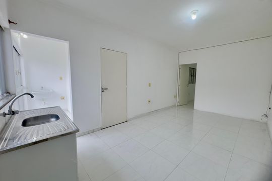 Sala Cozinha de kitnet/studio para alugar com 1 quarto, 43m² em Vila Galvão, Guarulhos