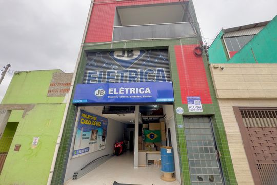 Placa instalada na fachada do imóvel  de kitnet/studio para alugar com 1 quarto, 43m² em Vila Galvão, Guarulhos