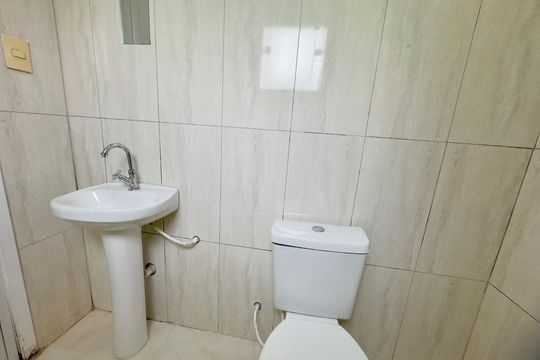 Banheiro de kitnet/studio para alugar com 1 quarto, 43m² em Vila Galvão, Guarulhos