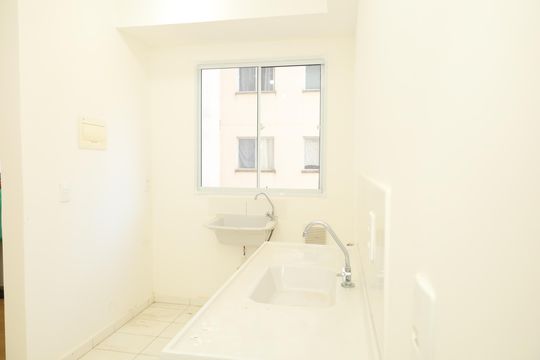 Cozinha de apartamento para alugar com 2 quartos, 44m² em Jardim Helian, São Paulo