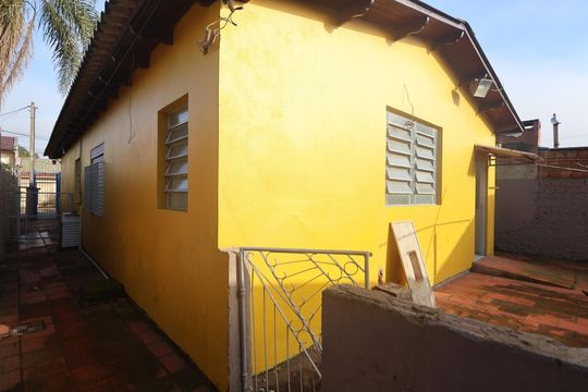 Área externa de casa para alugar com 1 quarto, 40m² em Rio Branco, Canoas