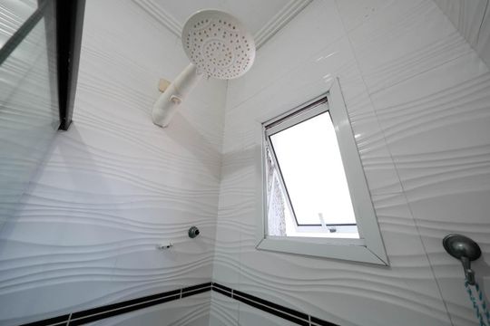 Banheiro de casa de condomínio à venda com 2 quartos, 52m² em Jardim Sao Nicolau, São Paulo