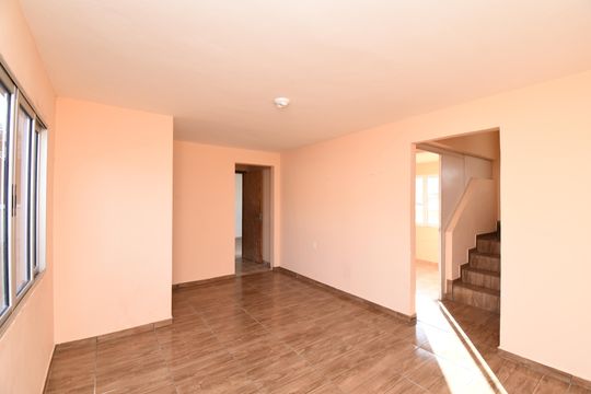 Sala 1 de casa à venda com 3 quartos, 260m² em Pilarzinho, Curitiba
