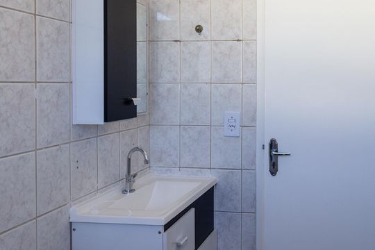 Banheiro de apartamento para alugar com 2 quartos, 45m² em Jardim Maria Dirce, Guarulhos