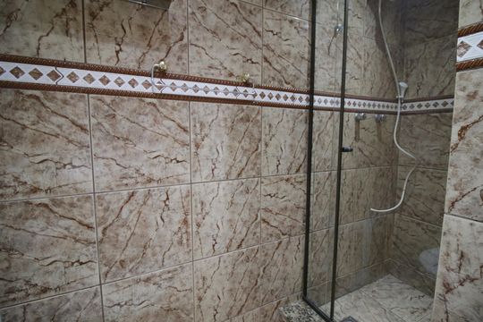 Banheiro de apartamento à venda com 2 quartos, 56m² em Taquara, Rio de Janeiro