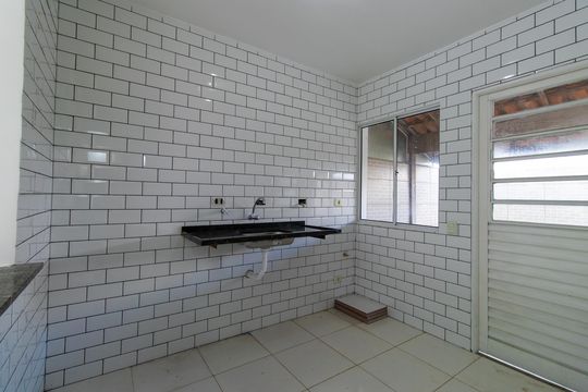 Cozinha de casa de condomínio para alugar com 2 quartos, 60m² em Chácara Canta Galo, Cotia