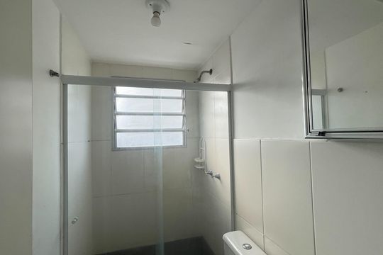 Banheiro de apartamento para alugar com 2 quartos, 70m² em Jardim Primavera, Duque de Caxias