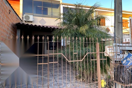 Fachada  de casa para alugar com 2 quartos, 77m² em São Luiz, Gravataí