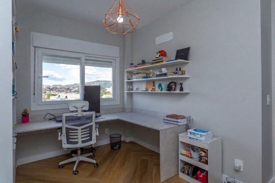 Quarto de apartamento à venda com 3 quartos, 71m² em Jardim do Salso, Porto Alegre