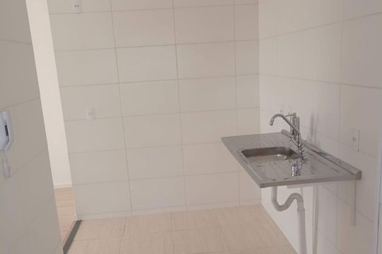 Cozinha de apartamento para alugar com 2 quartos, 55m² em Biritiba, Poá