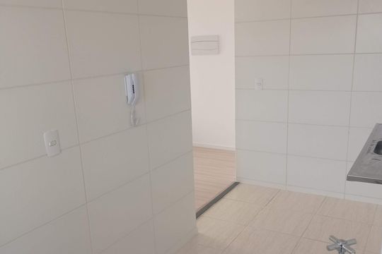 Cozinha de apartamento para alugar com 2 quartos, 55m² em Biritiba, Poá