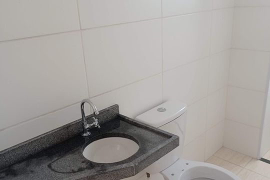 Banheiro de apartamento para alugar com 2 quartos, 55m² em Biritiba, Poá