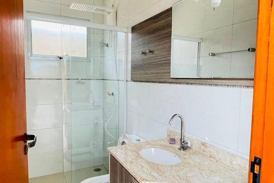 Banheiro Suíte de casa de condomínio para alugar com 3 quartos, 288m² em Jardim Haras Bela Vista Gl Dois, Cotia