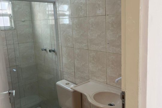 Banheiro de casa para alugar com 2 quartos, 84m² em Jardim Angela, São Paulo