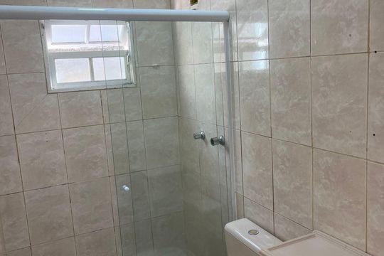Banheiro de casa para alugar com 2 quartos, 84m² em Jardim Angela, São Paulo